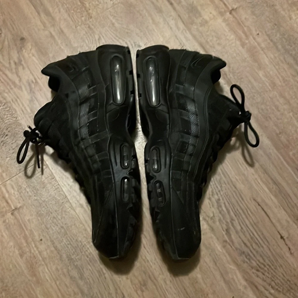 Nike Air Max Shoes - Picture 5 of 7